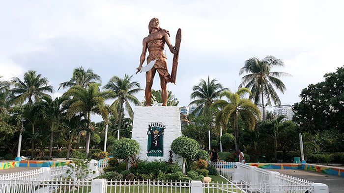 拉普拉普紀念碑,英雄