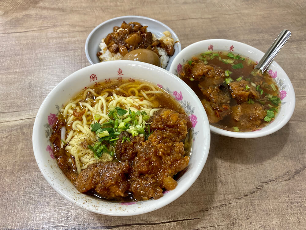 排骨酥麵,排骨酥湯,滷肉飯 排骨酥麵,排骨酥湯,滷肉飯