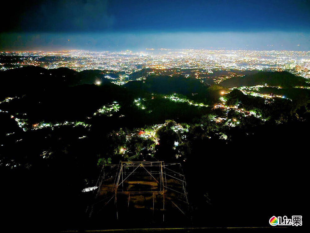 宿霧夜景,LA VIE IN THE SKY